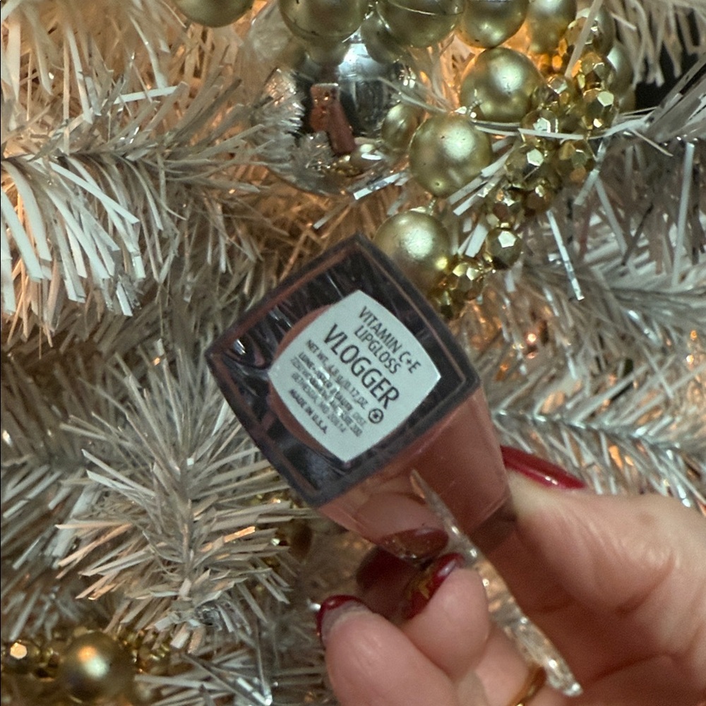 Lune+aster Vitamin C+E Lip Gloss - {VLOGGER} - Picture 3 of 4